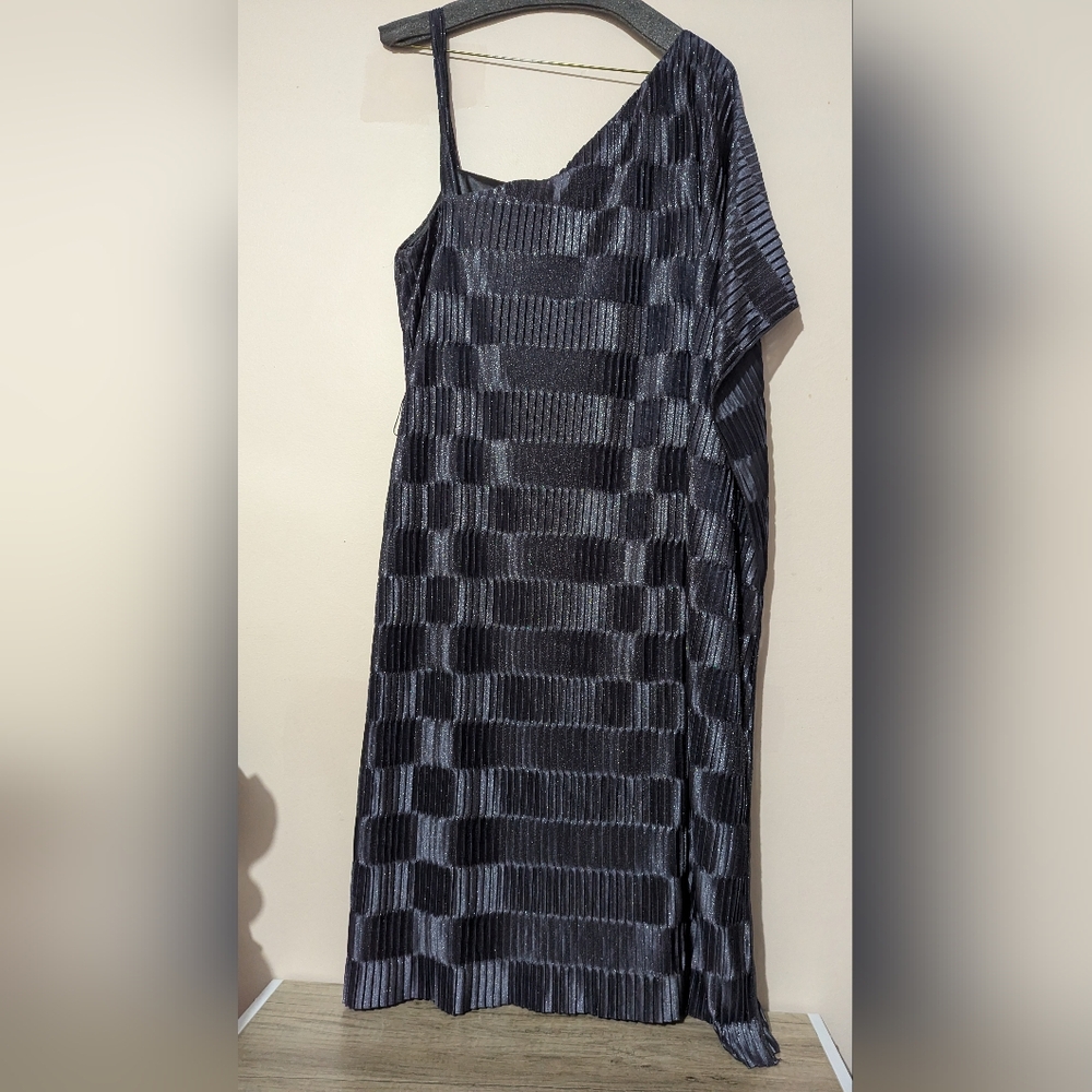 Le Chateau Stunning Asymmetrical Dress Texture Shimmery Size XL New - Picture 10 of 16